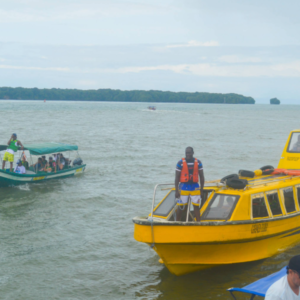 🚤 Paseos en lancha por la isla y los muelles internacionales